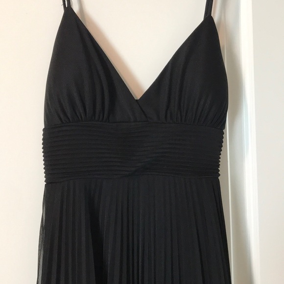 black dress! Summer date night is calling! - Picture 3 of 9